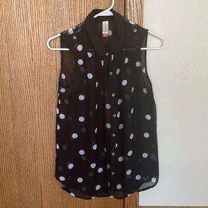 Sleeveless sheet button up